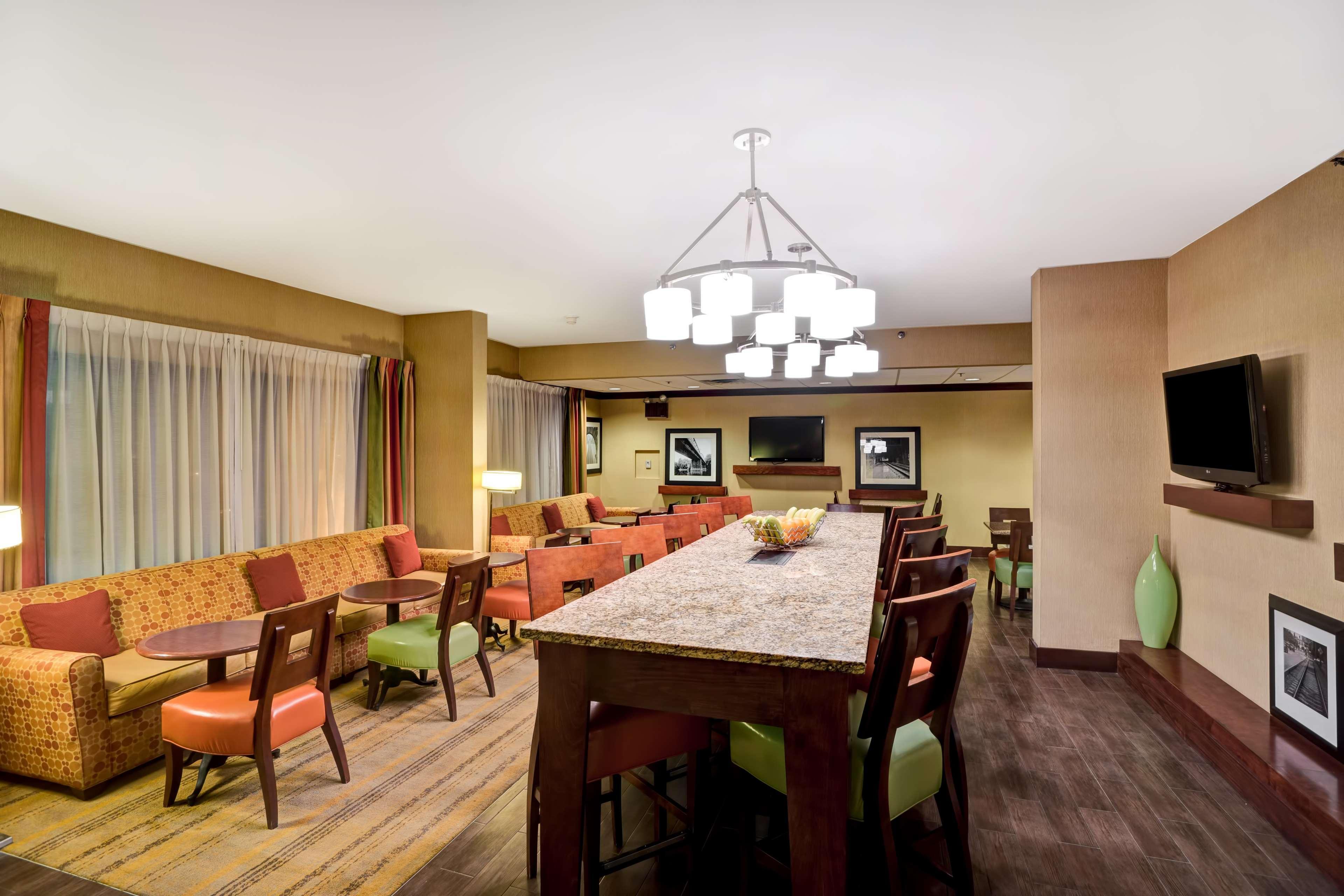 Hampton Inn Morgantown Exterior photo