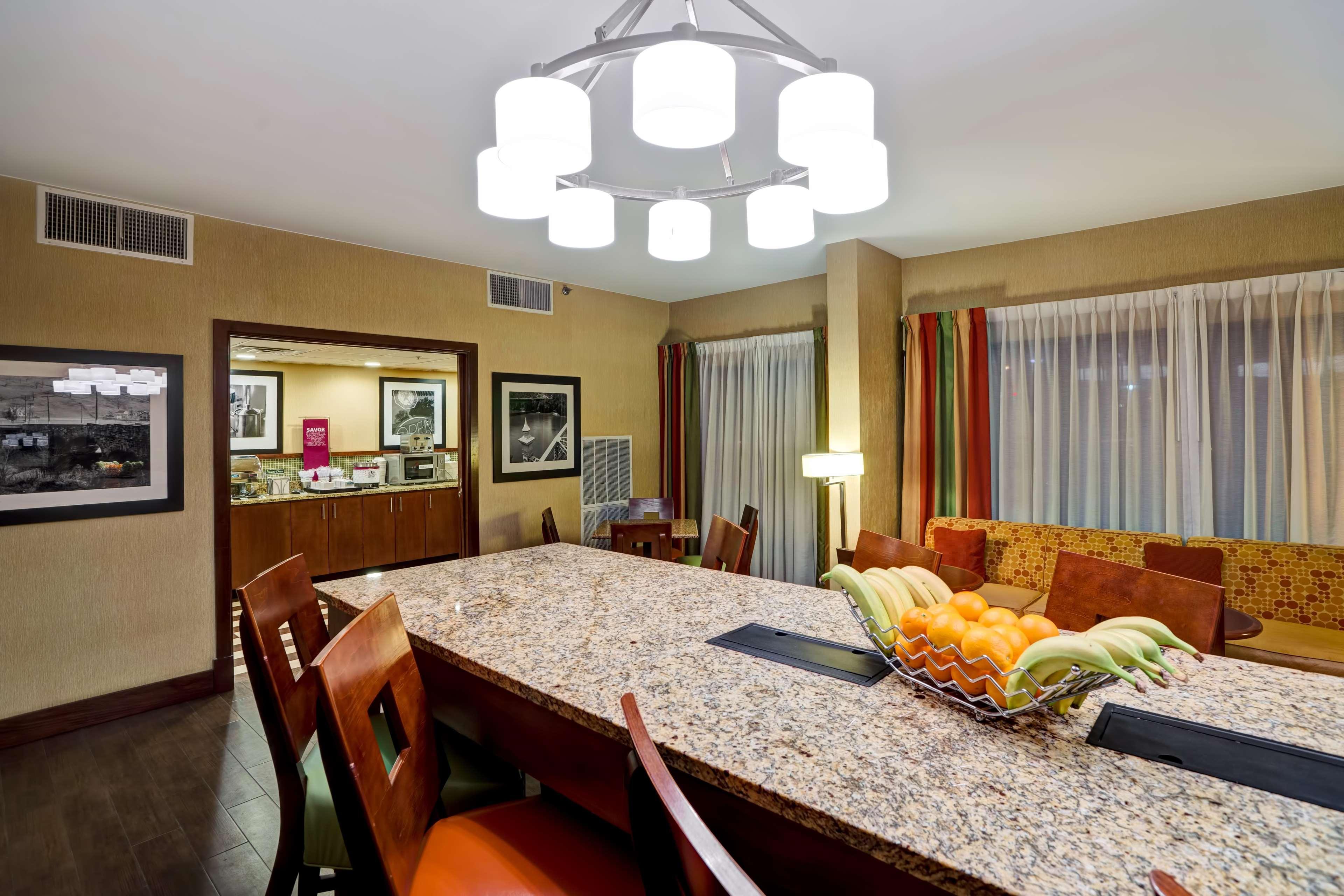 Hampton Inn Morgantown Exterior photo