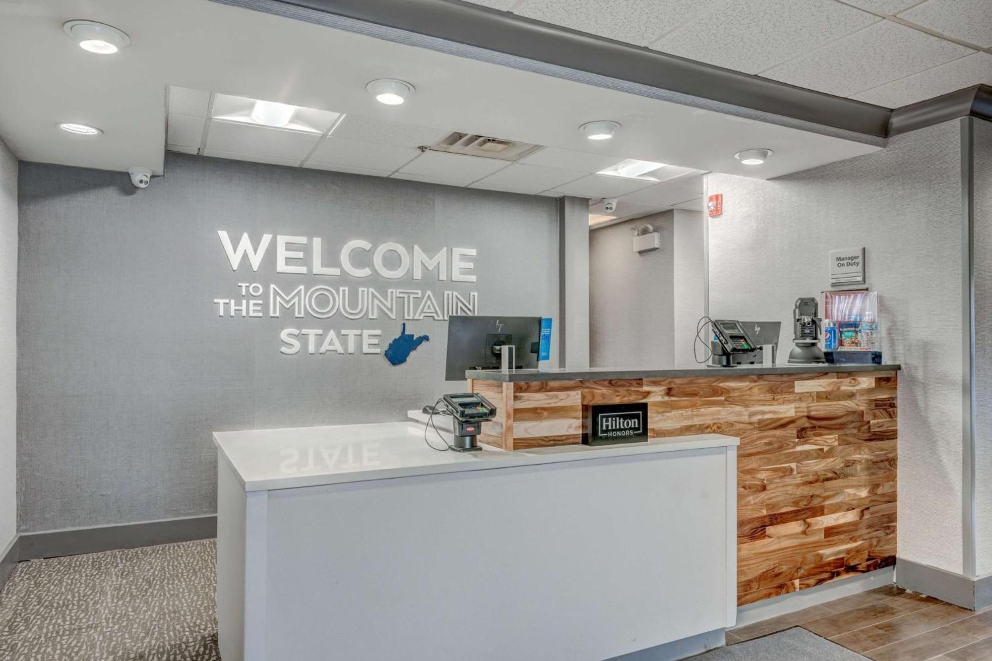 Hampton Inn Morgantown Exterior photo