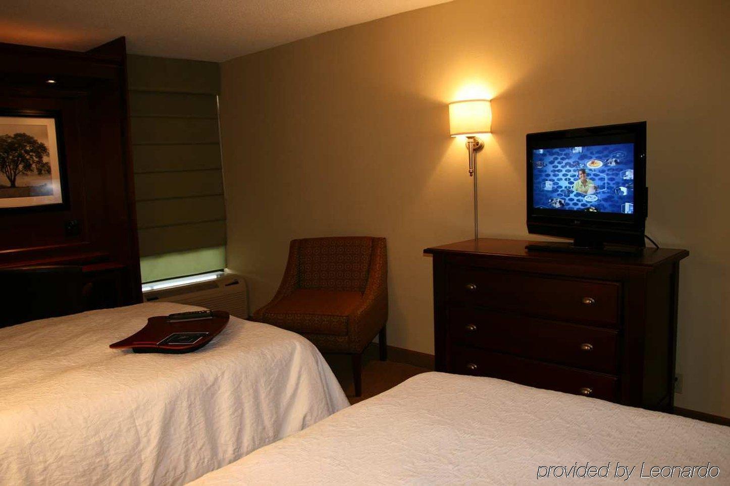 Hampton Inn Morgantown Room photo